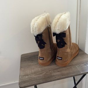 Lamo Size 12 Chesut boots with side zipper and black bows on back